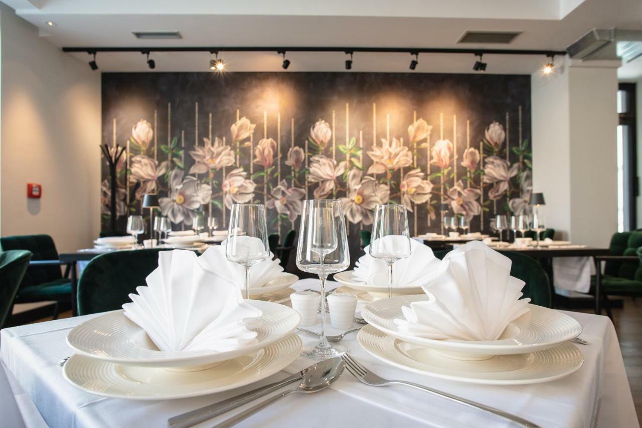 Hotel Florian&Godler คาร์โลวัตส์ ภายนอก รูปภาพ